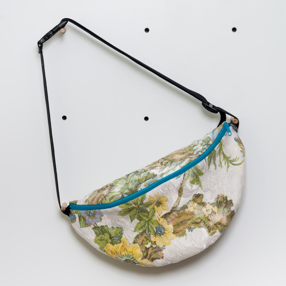 Nachhaltige Upcycling Hip Bag - Made in Germany