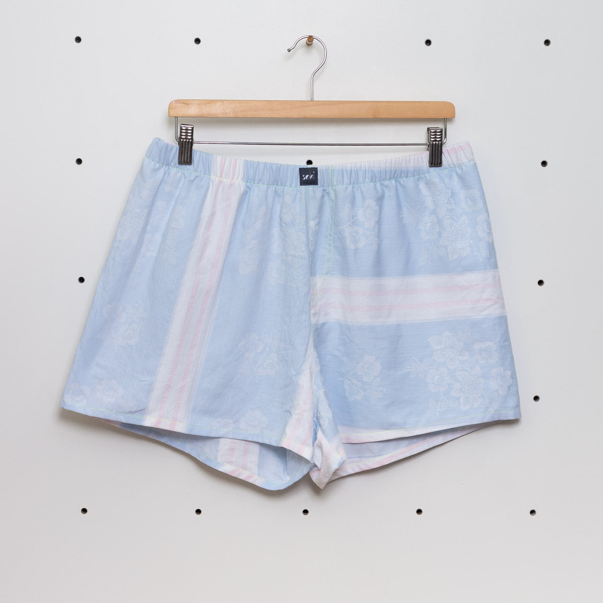 ein Unikat aus Omis alter Bettwäsche