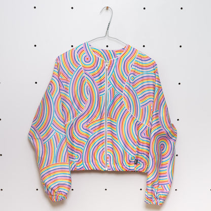 Nachhaltige Blouson Rainbow Waves – Good Vibes Edition